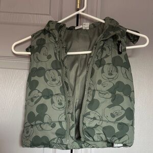 Unixex Green Mickey Mouse Puffer Vest with hood. size 18 months